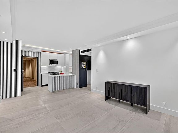 5th image of 2285 Peachtree Rd NE Unit 706