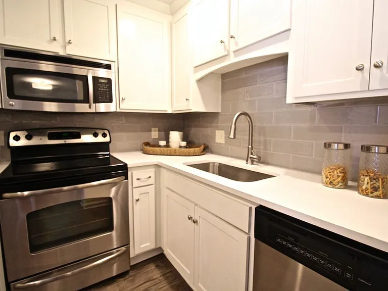4415 Jefferson St — Photo 9