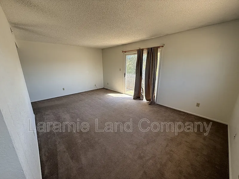 2 bed, 1.0 bath, $750 — Photo 3