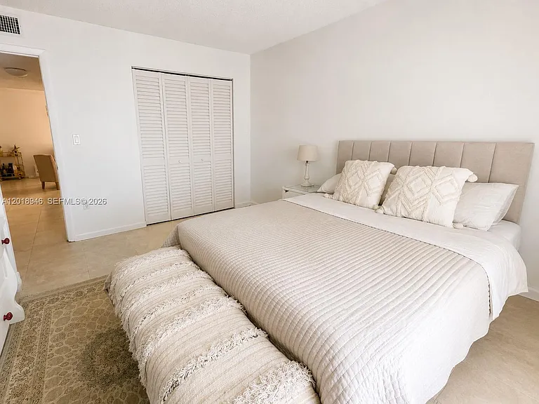 2924 Collins Ave #404 — Photo 6