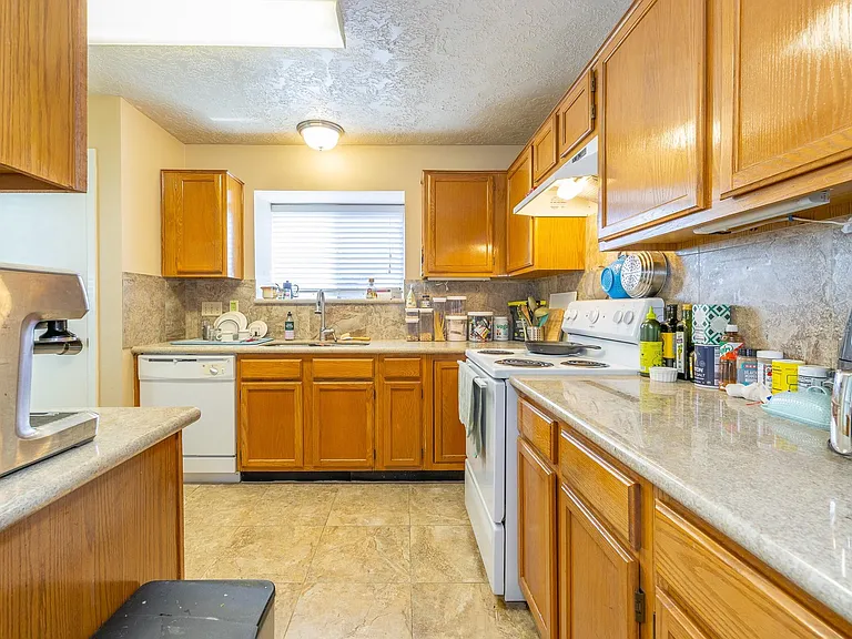 421 Indianmeadow Dr — Photo 11