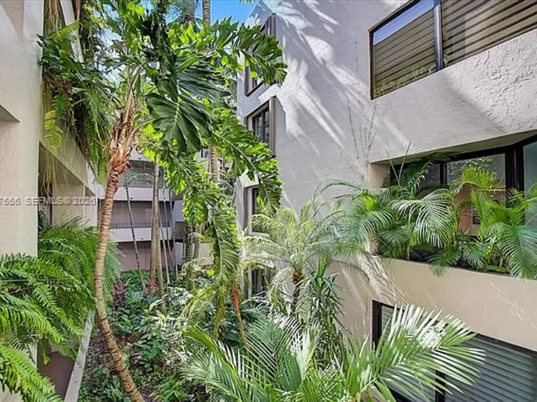101 Crandon Blvd #276 — Photo 34