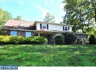 358 Crestview Dr, Fort Washington, PA 19034