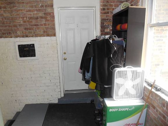 3rd image of 1400 N Maplewood Ave APT 1F