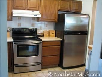 4th image of 488 Larpenteur Ave E APT 111