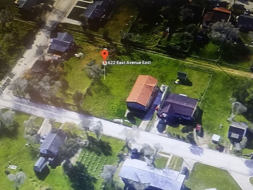 2nd image of 622 E Ave E