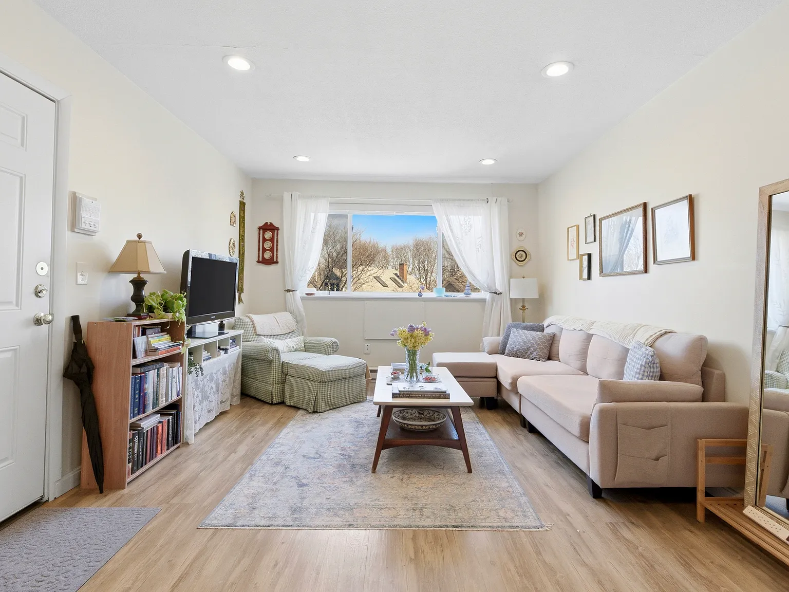 2 bed, 775 sqft, $2,500 — Photo 3
