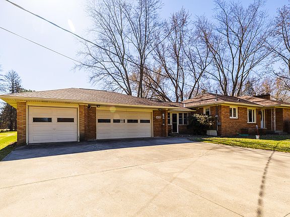 5th image of 4672 Martin St