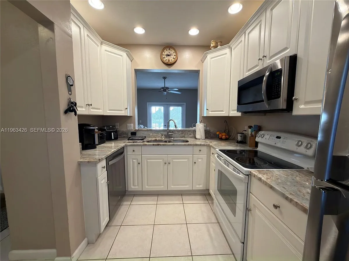 Building Photo - 1651 Hawthorne Pl