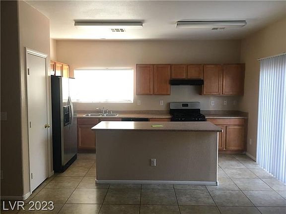 3rd image of 2932 Tilten Kilt Ave