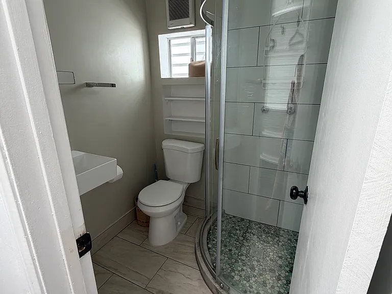 302 Barbara Ave #B — Photo 7