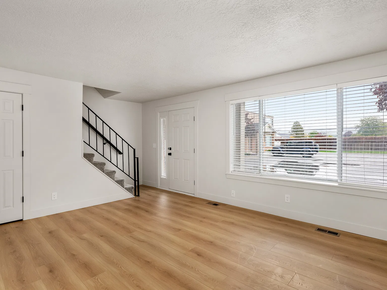 2 bed, 1.5 bath, 1000 sqft, $2,000 — Photo 1
