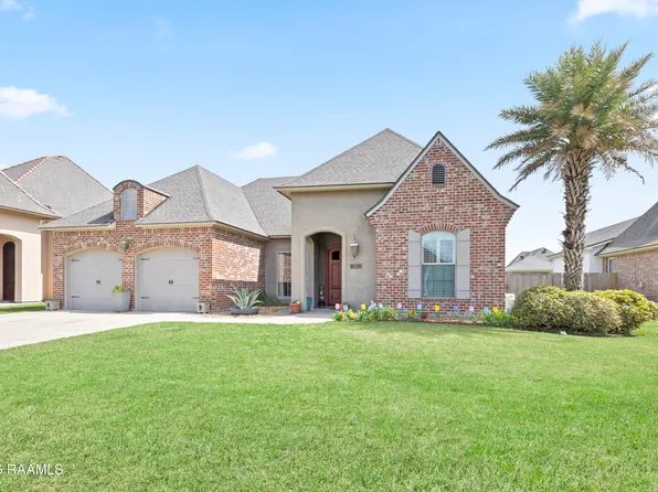 301 Harvest Ln, New Iberia, LA 70563