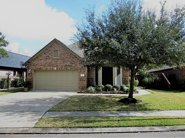 32 Red Oak Ct, Lake Jackson, TX 77566