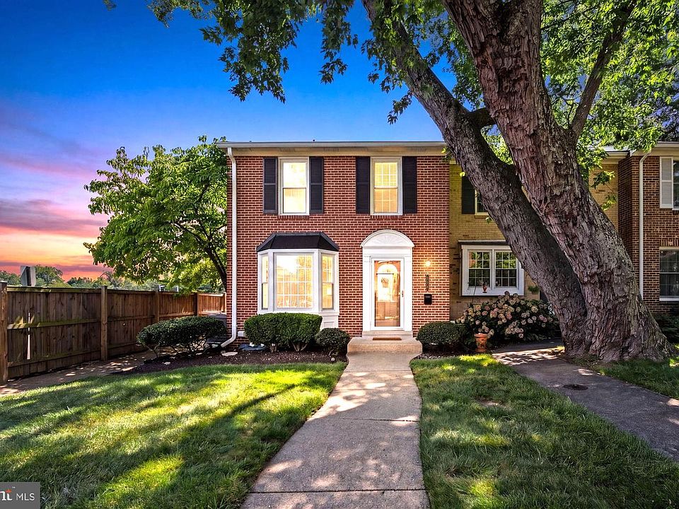 1st image of 558 Windover Ave NW
