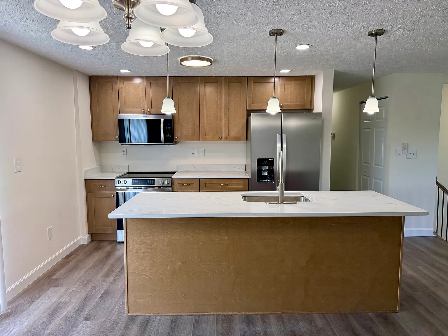 4 bed, 1034 sqft, $3,250 — Photo 3