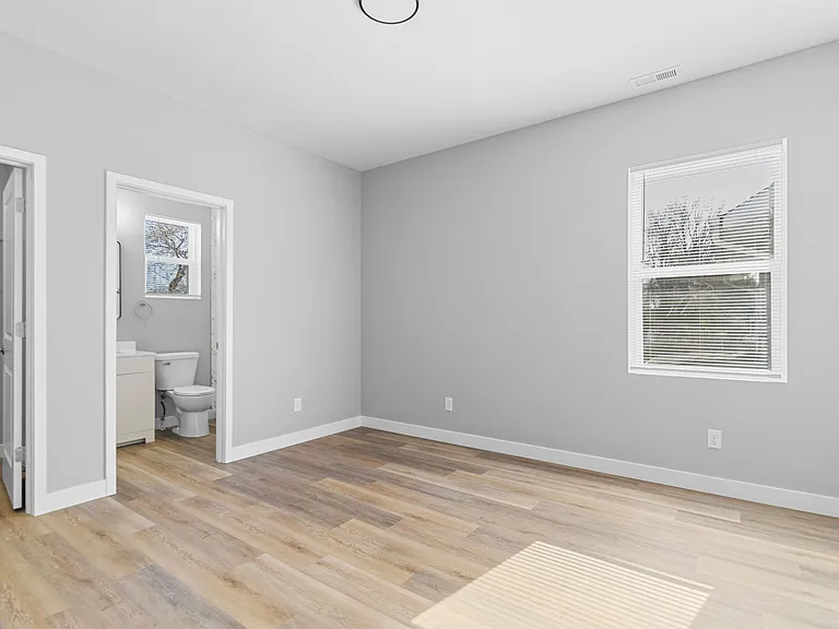 3365 Broadway St — Photo 12