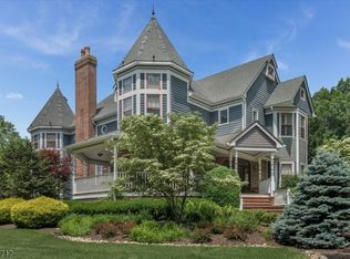 26 Tanners Brook Rd, Chester, NJ 07930