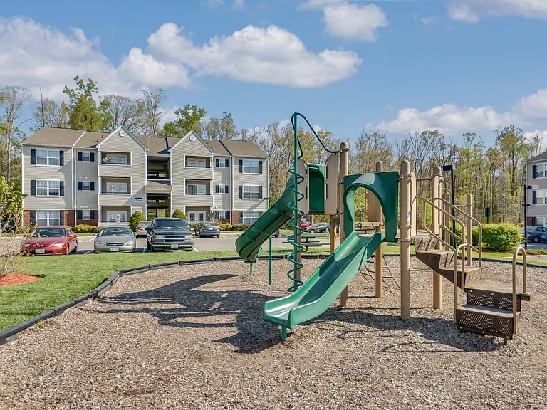 Creekpointe Apartments — Photo 16