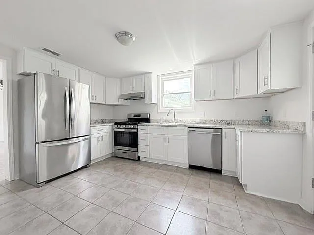 4 bed, 2.0 bath, 1820 sqft, $2,850 — Photo 3