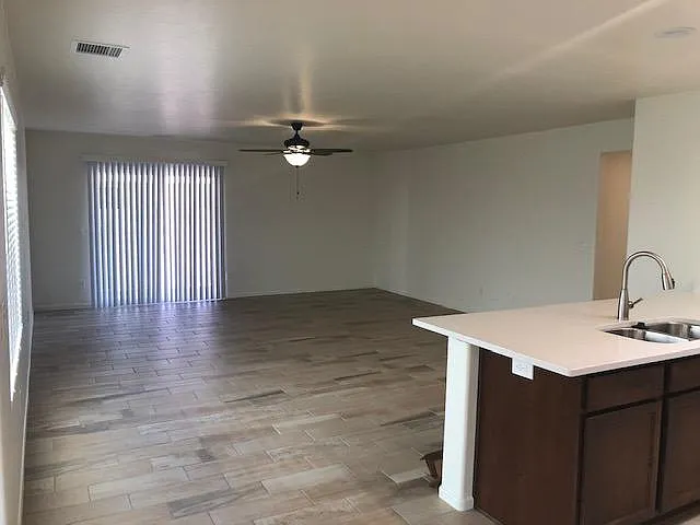 2 bed, 1560 sqft, $1,700 — Photo 4