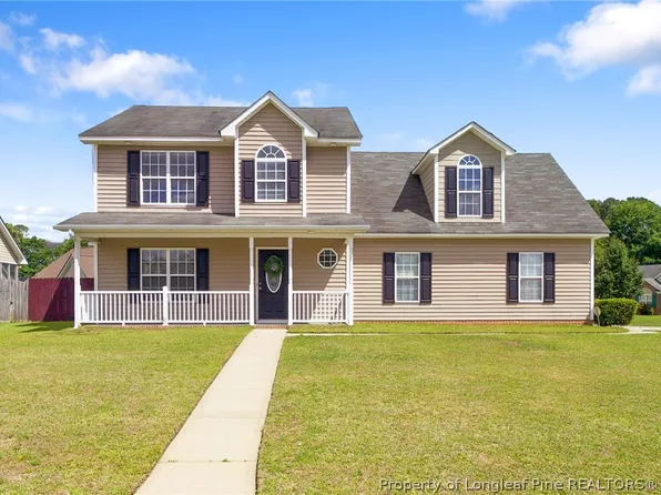5202 Woodpecker Dr, Hope Mills, NC 28348