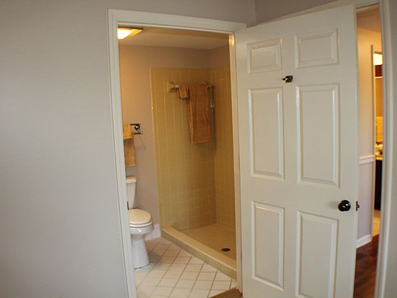 5th image of 1585 Fort Henry Dr