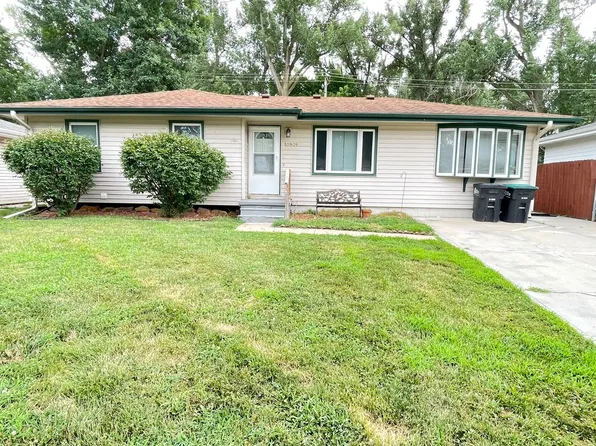 10909 Leavenworth St, Omaha, NE 68154