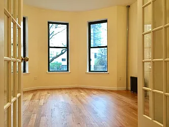 Rented by NYLA Realty