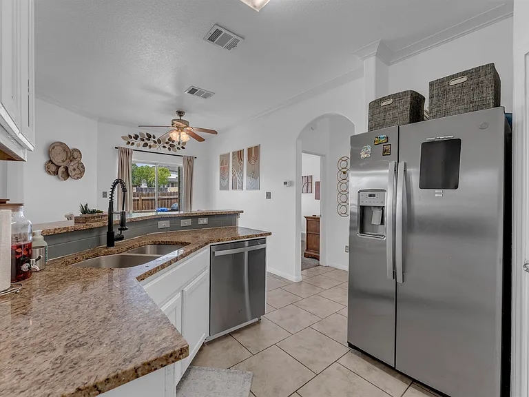 102 Cailin Ct — Photo 8
