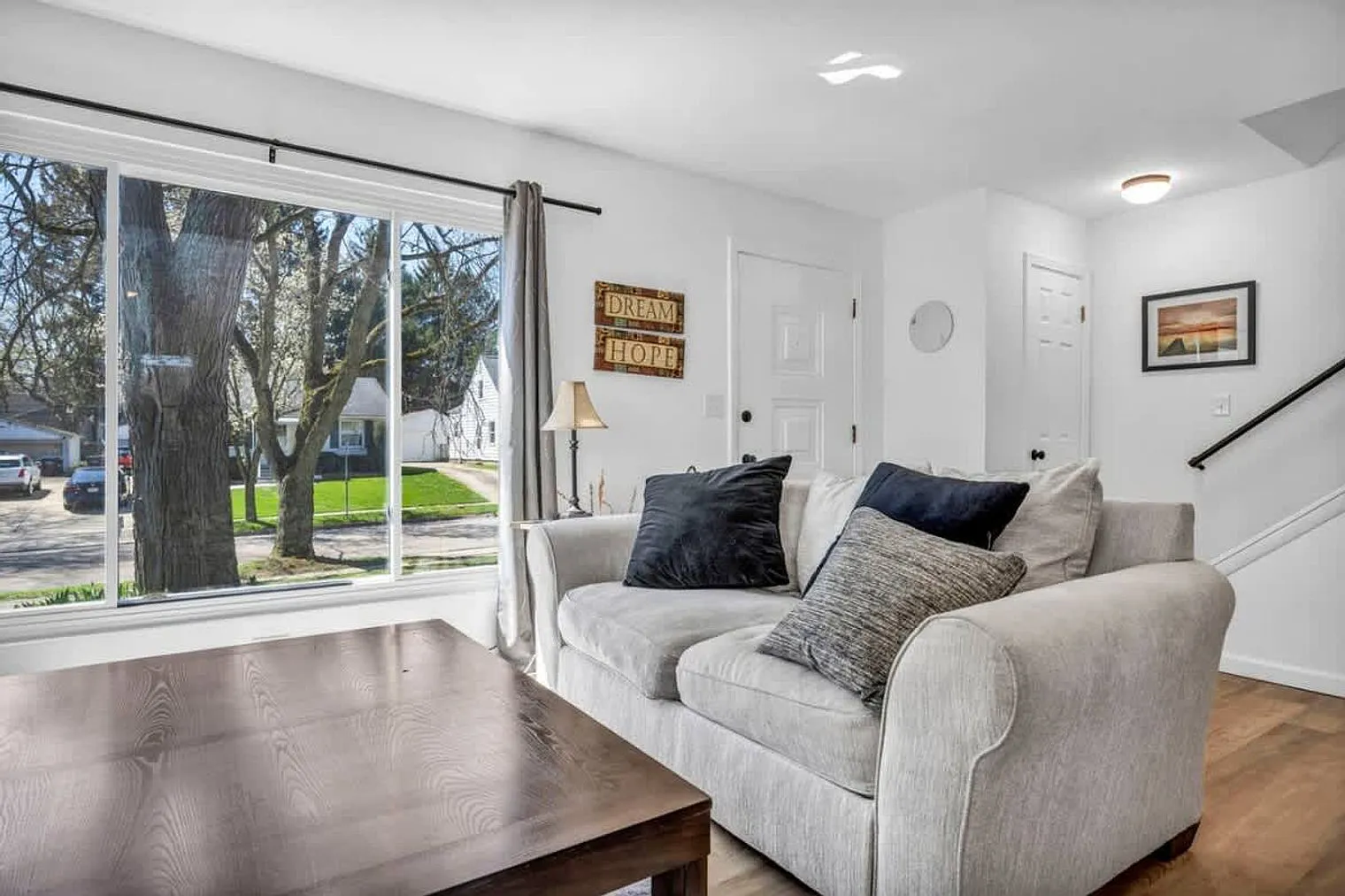 3 bed, 1.0 bath, 1076 sqft, $2,467 — Photo 1