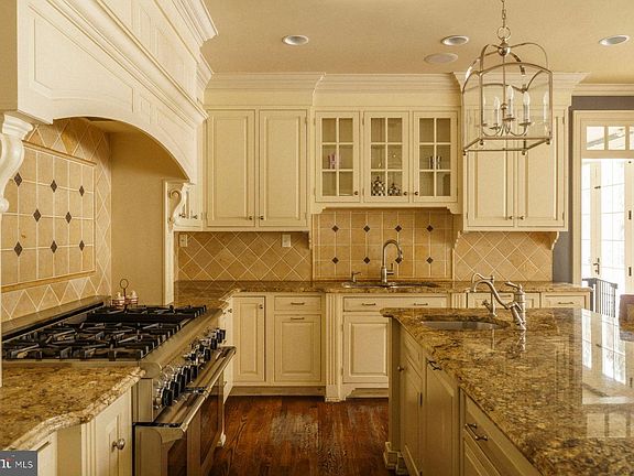 5th image of 423 Boxwood Rd