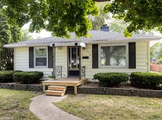 1818 Oakland Ave, Crest Hill, IL 60403