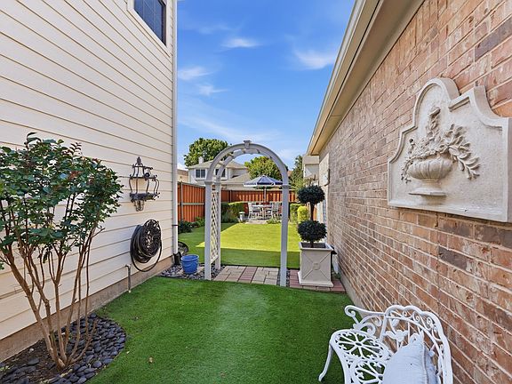 4th image of 2133 Broadstone Dr