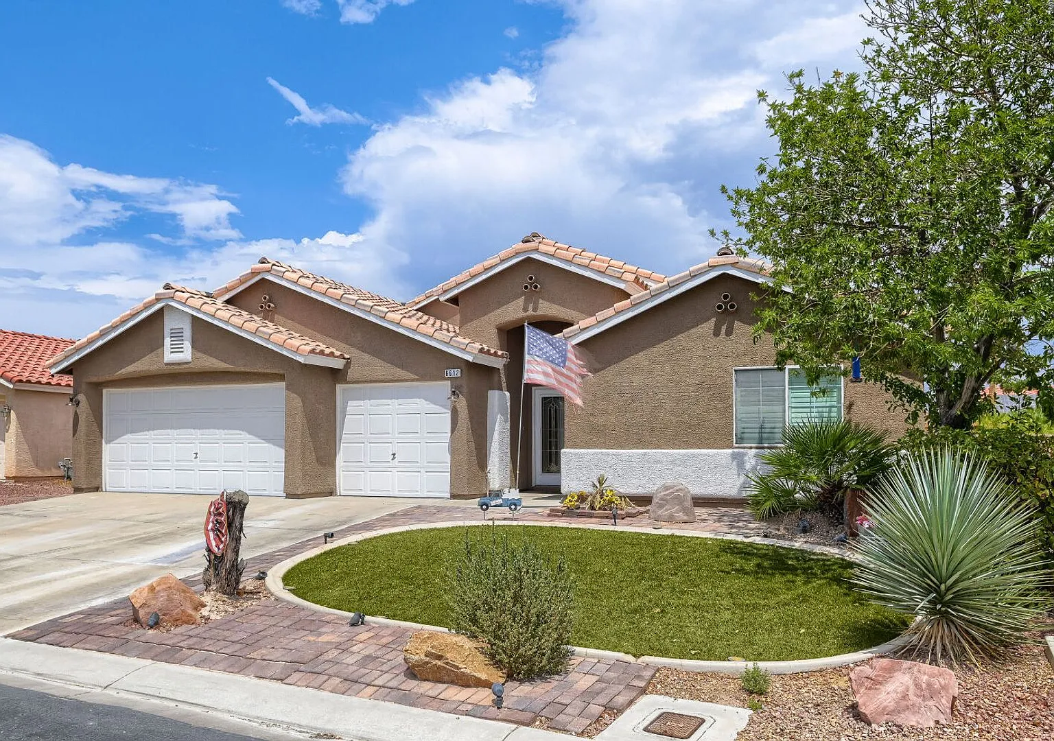 Stunning Aliante Home with 2 Primary Suites, Upgraded Yard & Solar! — Photo 3