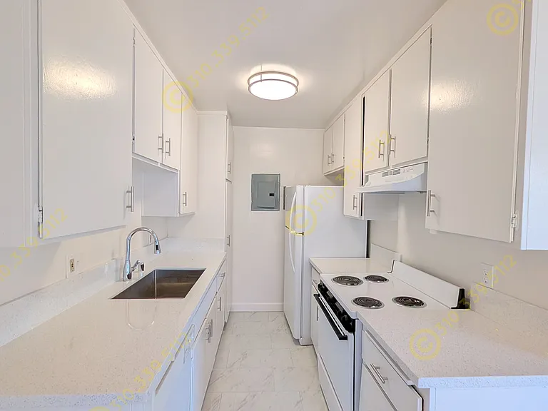 11852 Rochester Ave #8 — Photo 12