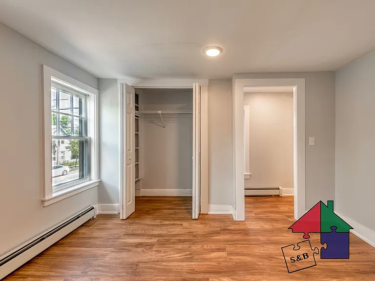 166 N Winooski Ave — Photo 3