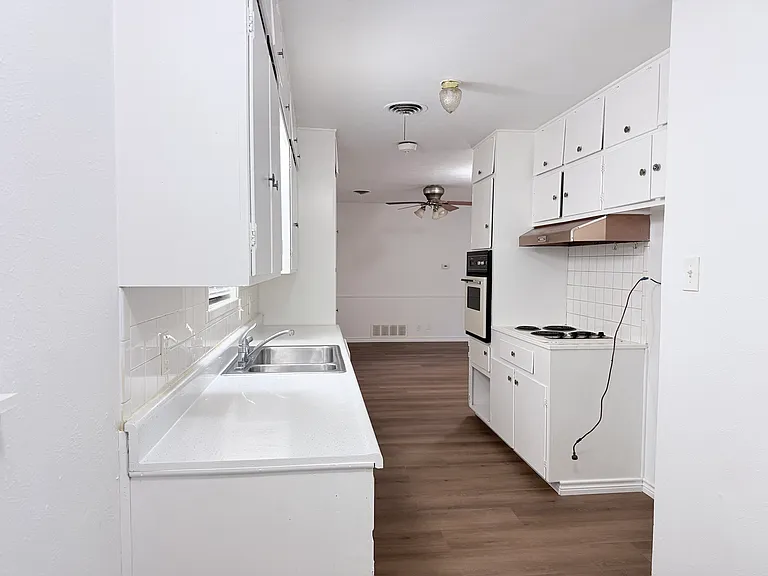1207 Cherokee St — Photo 6