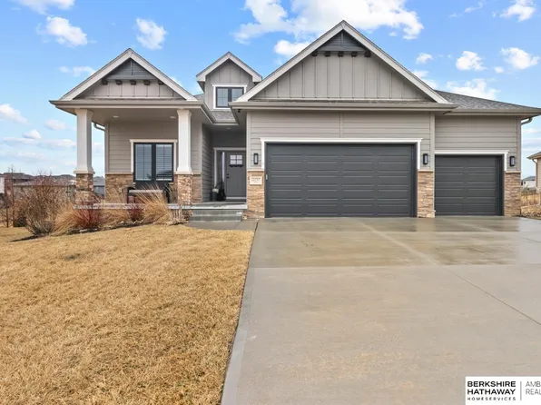 21757 G St, Elkhorn, NE 68022