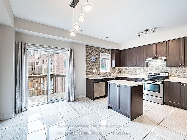 37 Aspen Hills Rd — Photo 6