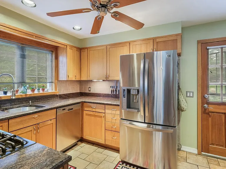646 Green Briar Rd — Photo 10