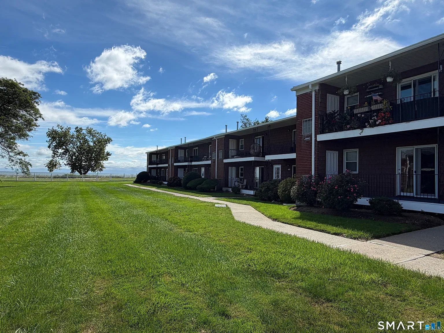 1 bed, 1.0 bath, 902 sqft, $2,300 — Photo 2