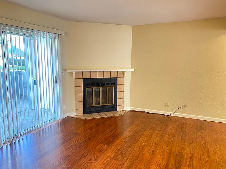 1537 Four Oaks Cir — Photo 11