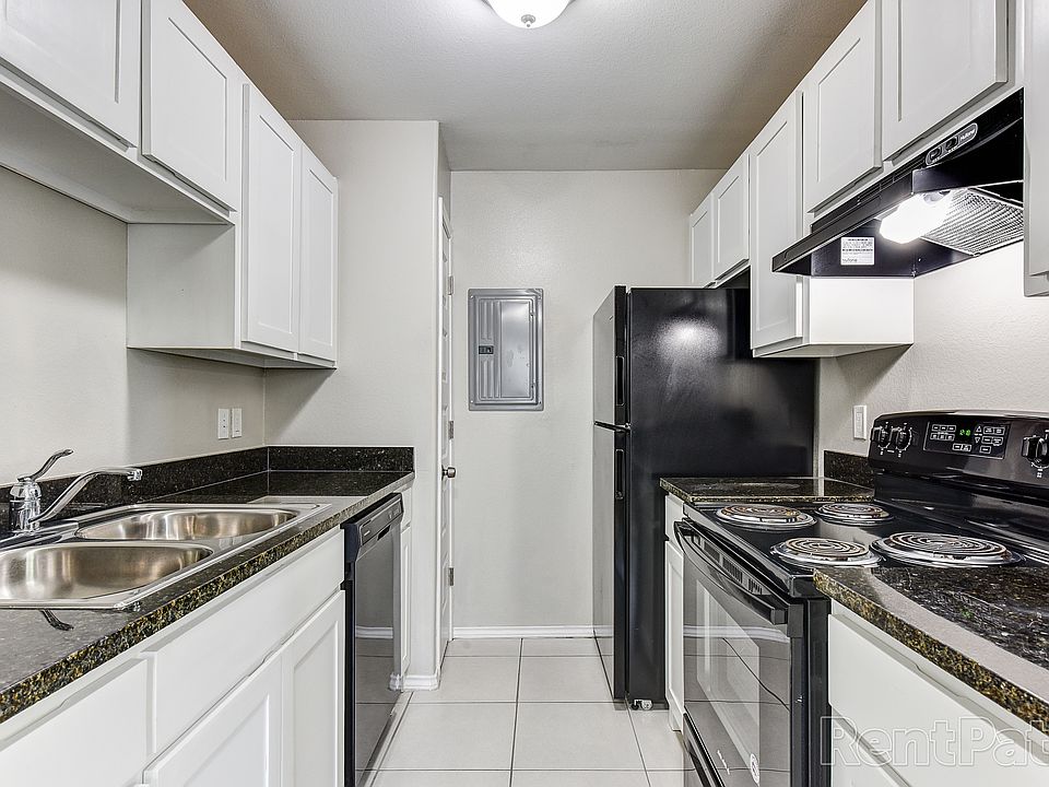 1st image of 511 E Hackberry St #F3f9ea916