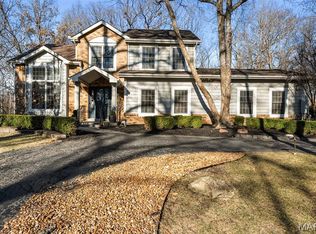 840 Angleterre Dr, Saint Louis, MO 63141