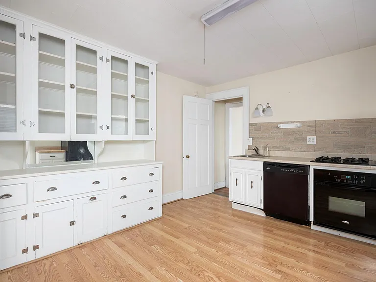 218 Lexington Ave #2 — Photo 8