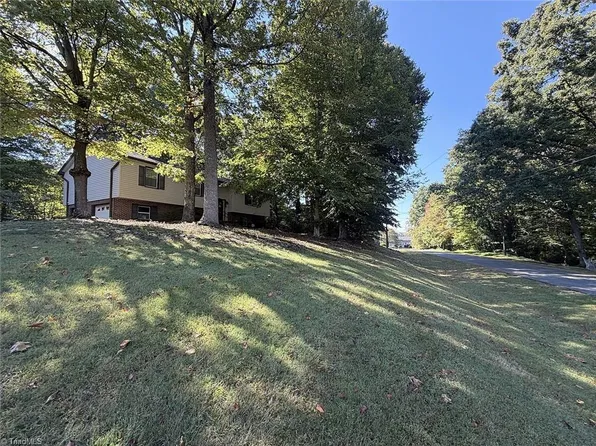 796 Sommerdale Ct, Rural Hall, NC 27045
