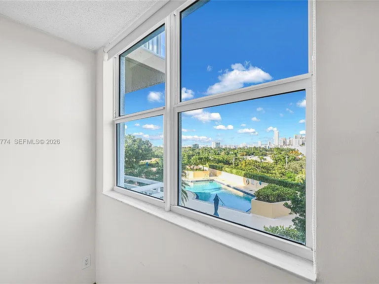 2475 Brickell Ave — Photo 15