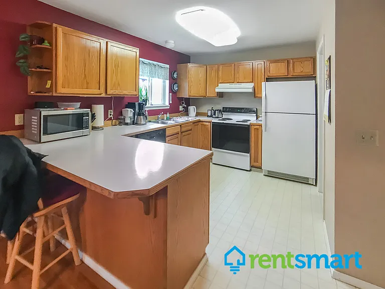 904 Charlo St — Photo 2