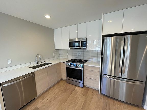 5th image of 1427 22nd Ave #B